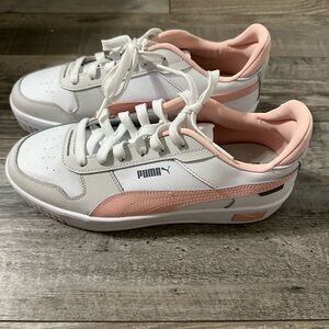 Puma Women’s size 11 Carina Sneaker